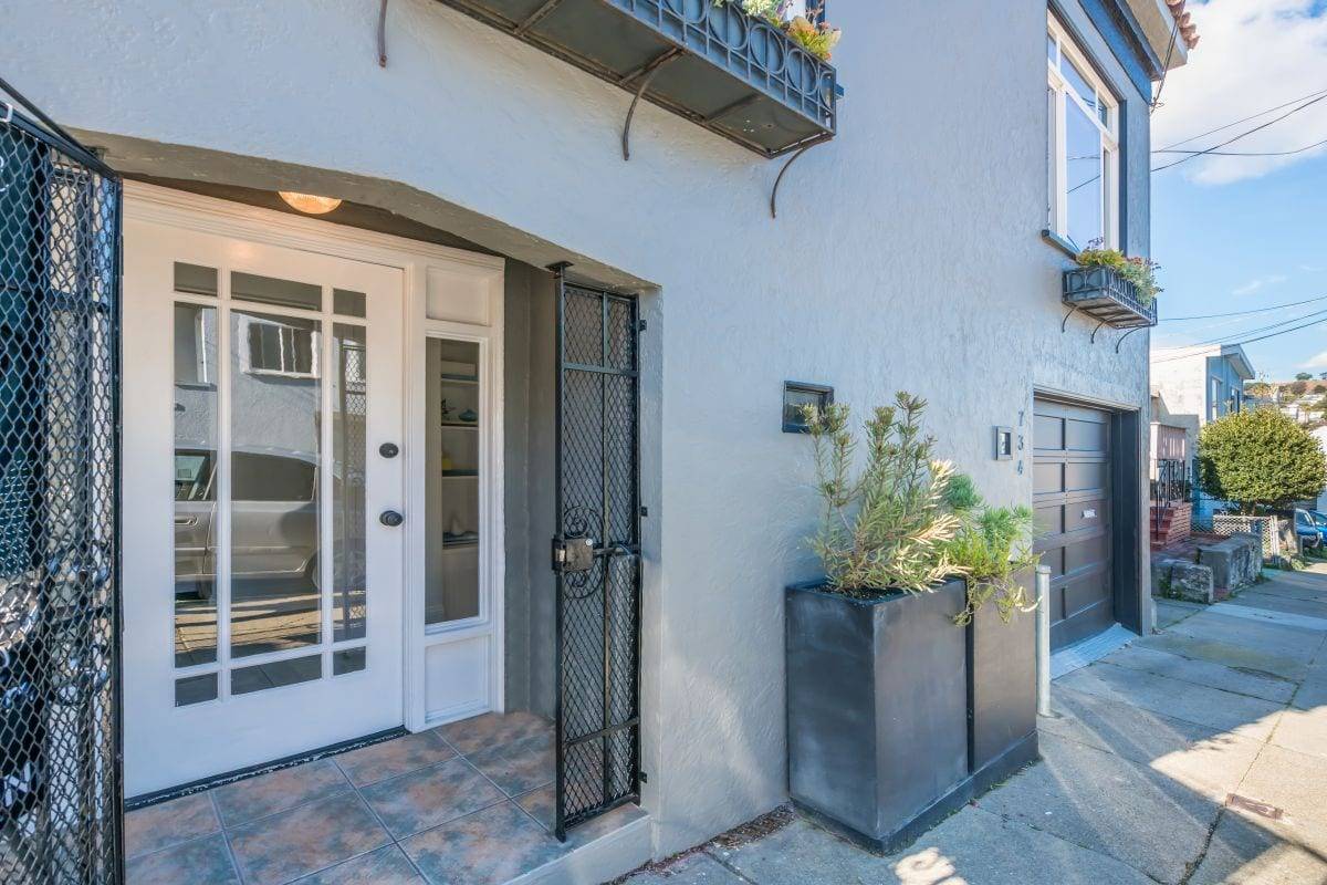734 Anderson St San Francisco Ca 94110 Danielle Lazier