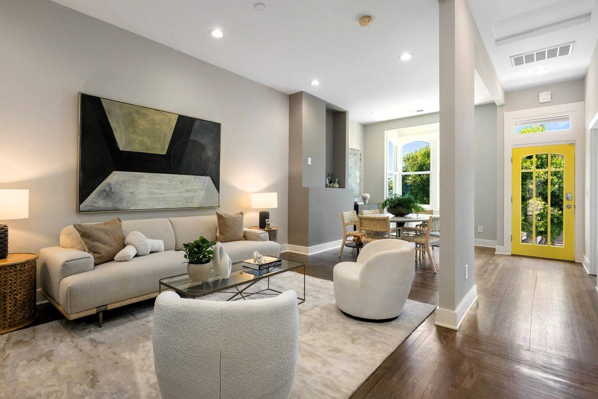 3790 Cesar Chavez St, San Francisco, CA 94110 Victorian home for sale by top Noe Valley real estate agents Danielle Lazier Vivre best SF Realtors (1 2)