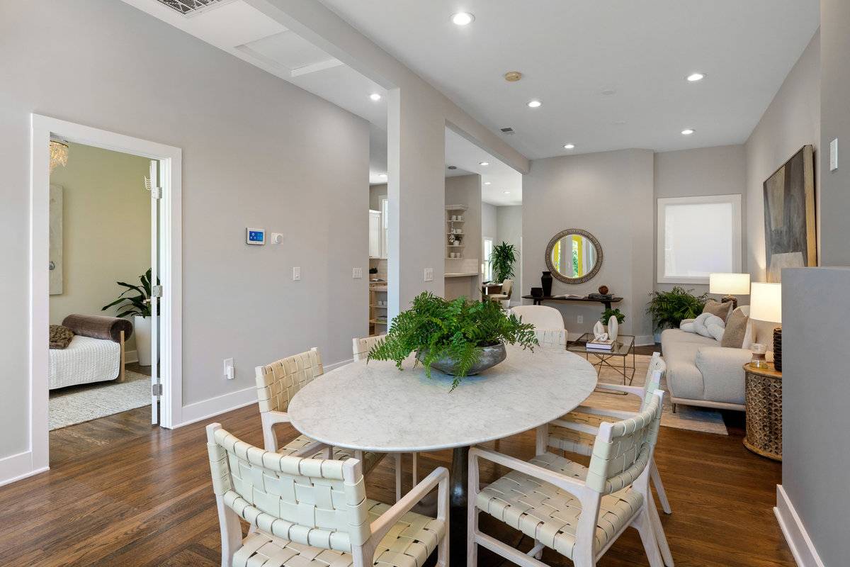 3790 Cesar Chavez St, San Francisco, CA 94110 Victorian home for sale by top Noe Valley real estate agents Danielle Lazier Vivre best SF Realtors (10)