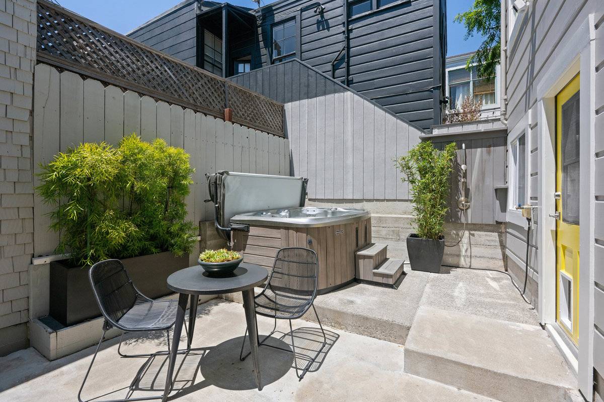 3790 Cesar Chavez St, San Francisco, CA 94110 Victorian home for sale by top Noe Valley real estate agents Danielle Lazier Vivre best SF Realtors (18)