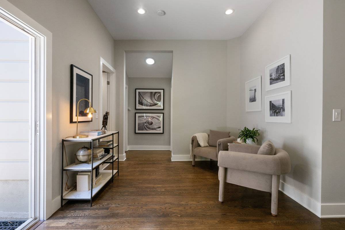 3790 Cesar Chavez St, San Francisco, CA 94110 Victorian home for sale by top Noe Valley real estate agents Danielle Lazier Vivre best SF Realtors (21)