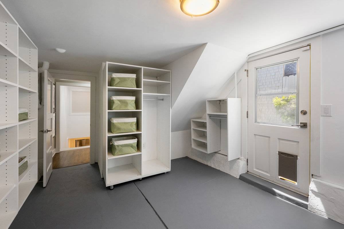 3790 Cesar Chavez St, San Francisco, CA 94110 Victorian home for sale by top Noe Valley real estate agents Danielle Lazier Vivre best SF Realtors (25)