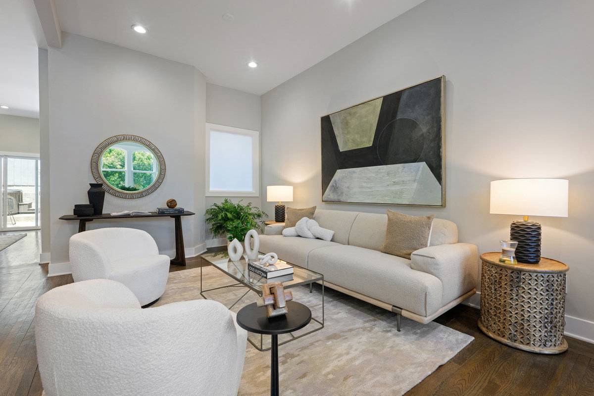 3790 Cesar Chavez St, San Francisco, CA 94110 Victorian home for sale by top Noe Valley real estate agents Danielle Lazier Vivre best SF Realtors (3)