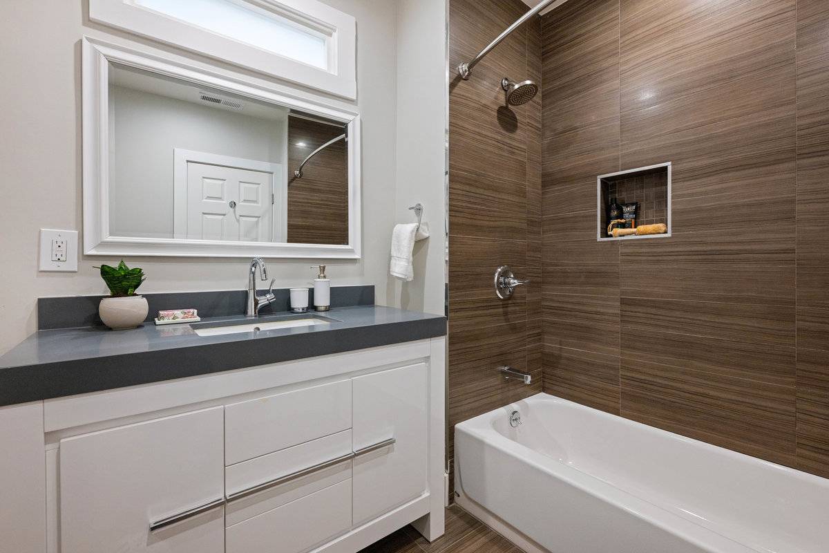 3790 Cesar Chavez St, San Francisco, CA 94110 Victorian home for sale by top Noe Valley real estate agents Danielle Lazier Vivre best SF Realtors (31)