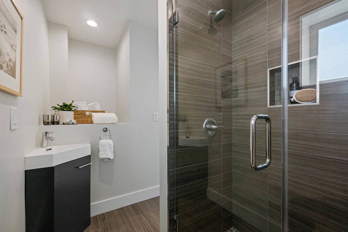 3790 Cesar Chavez St, San Francisco, CA 94110 Victorian home for sale by top Noe Valley real estate agents Danielle Lazier Vivre best SF Realtors (33)