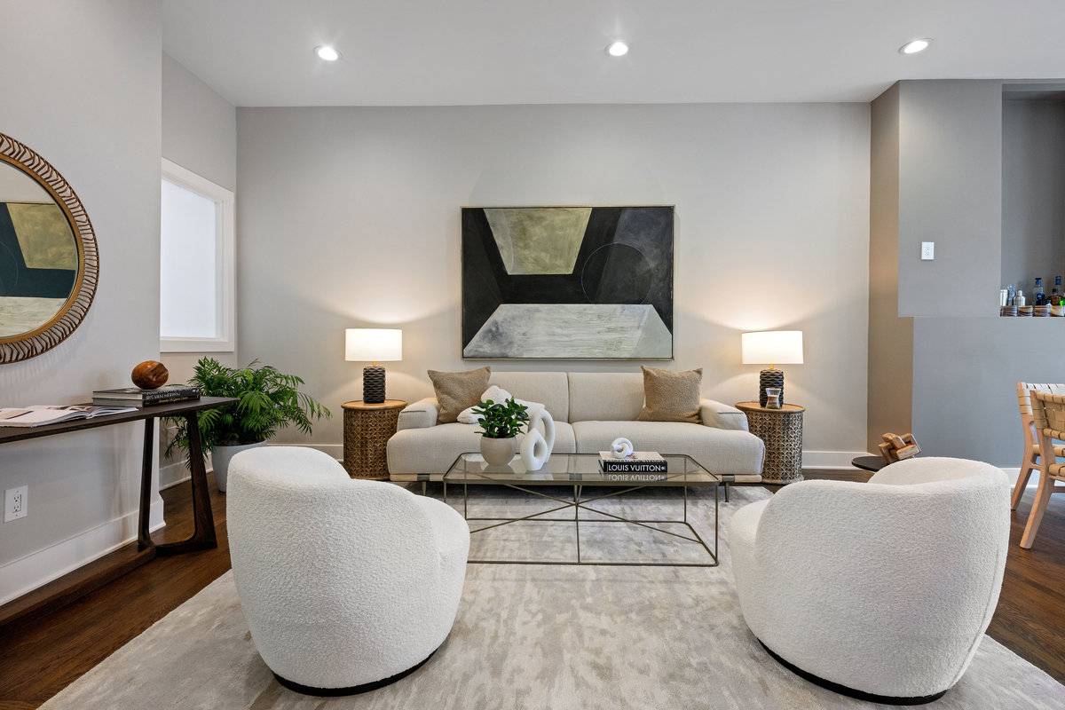 3790 Cesar Chavez St, San Francisco, CA 94110 Victorian home for sale by top Noe Valley real estate agents Danielle Lazier Vivre best SF Realtors (4)