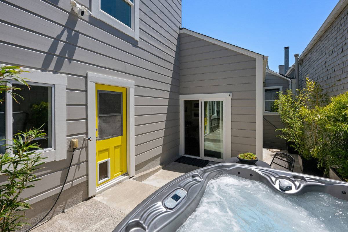 3790 Cesar Chavez St, San Francisco, CA 94110 Victorian home for sale by top Noe Valley real estate agents Danielle Lazier Vivre best SF Realtors (by2)