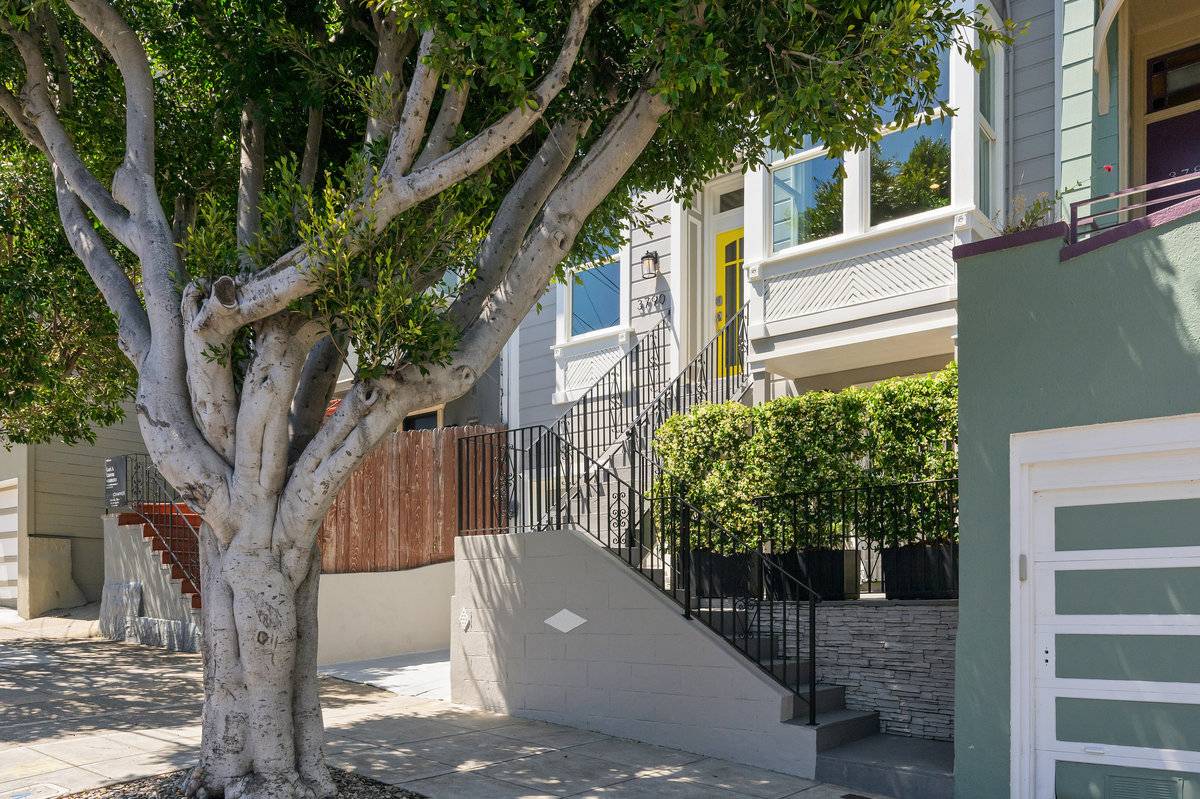 3790 Cesar Chavez St, San Francisco, CA 94110 Victorian home for sale by top Noe Valley real estate agents Danielle Lazier Vivre best SF Realtors (fy1)