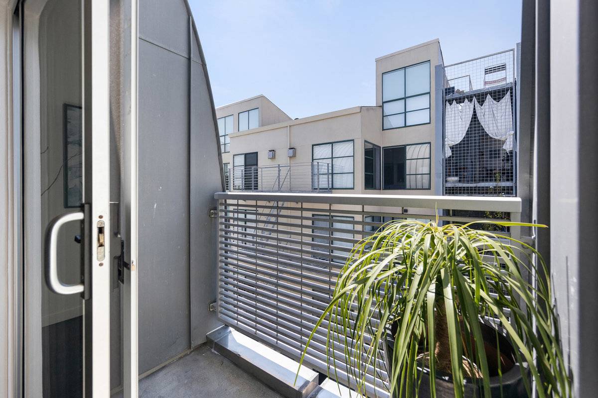 2002 3rd St #216, San Francisco, CA 94107 dogpatch waterfront live work loft condo for sale top sf realtor listing agent danielle lazier vivre (10)