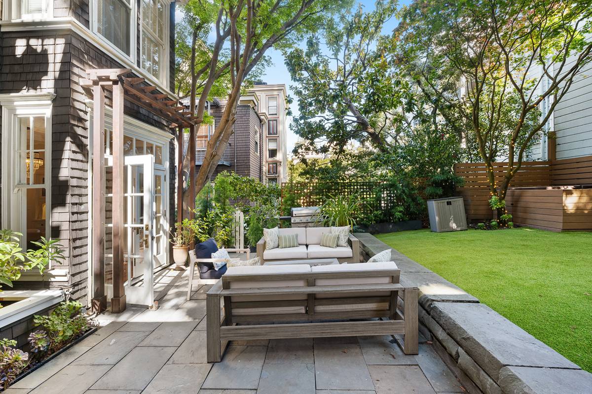1815 Vallejo St, San Francisco, CA 94123 luxury home for sale pacific heights mansion top sf realtor danielle lazier vivre real estate (125)