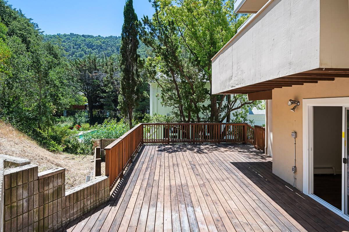 36 Bonnie Brae Dr, Novato, CA 94949 Marin Country Club home for sale by top San Francisco Realtor Danielle Lazier Vivre Real Estate Best SF Agents (17)