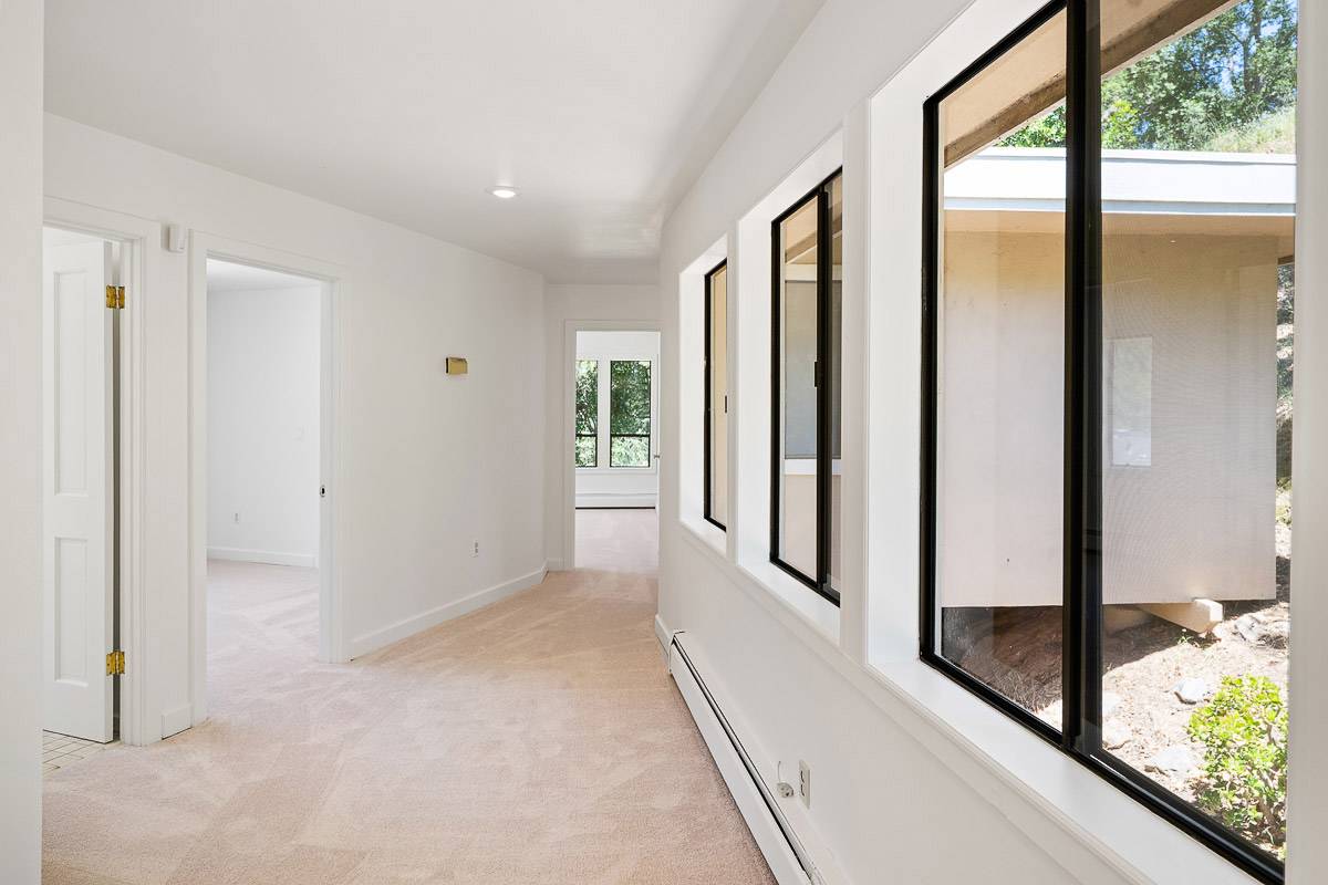36 Bonnie Brae Dr, Novato, CA 94949 Marin Country Club home for sale by top San Francisco Realtor Danielle Lazier Vivre Real Estate Best SF Agents (25)