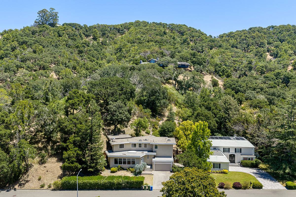 36 Bonnie Brae Dr, Novato, CA 94949 Marin Country Club home for sale by top San Francisco Realtor Danielle Lazier Vivre Real Estate Best SF Agents (36)