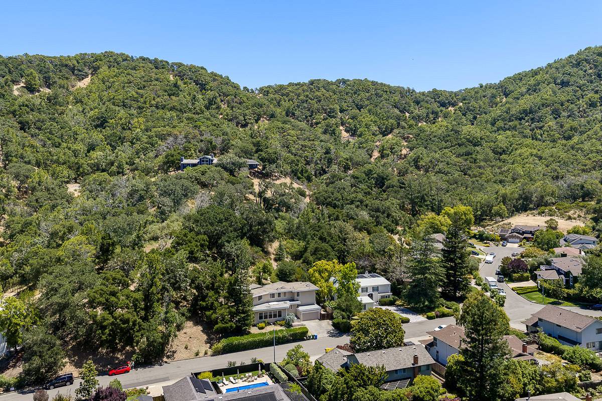 36 Bonnie Brae Dr, Novato, CA 94949 Marin Country Club home for sale by top San Francisco Realtor Danielle Lazier Vivre Real Estate Best SF Agents (38)