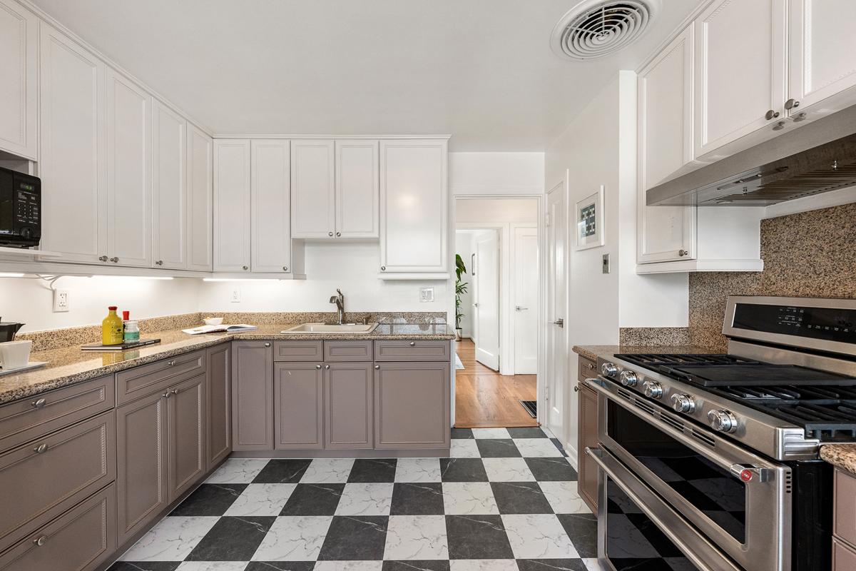 4351 Ulloa St, San Francisco, CA 94116 outer parkside home for sale top sf realtor danielle lazier vivre real estate agents (10)