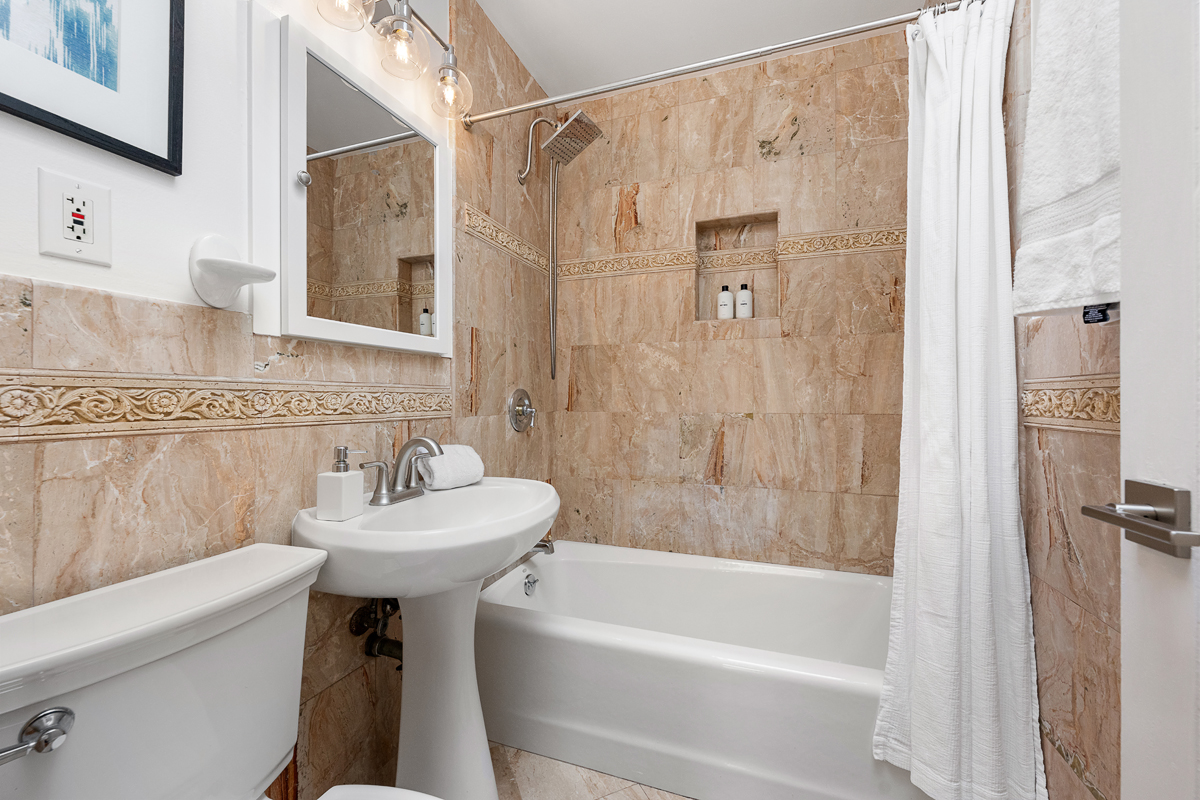 4351 Ulloa St, San Francisco, CA 94116 outer parkside home for sale top sf realtor danielle lazier vivre real estate agents (12)